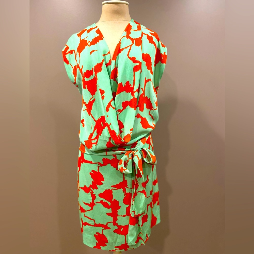 Diane Von Furstenberg Green and coral silk dress with belt, size 6